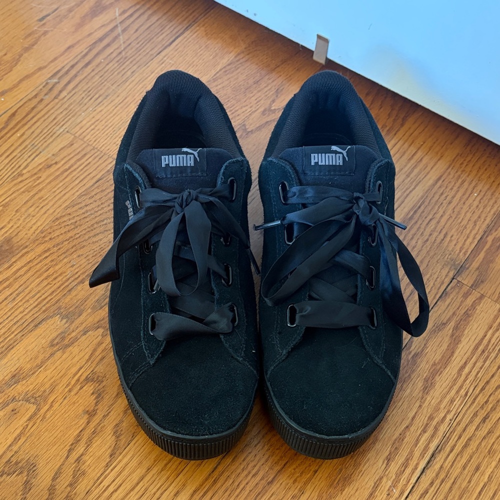 Puma Black Sneakers with Ribbon Laces